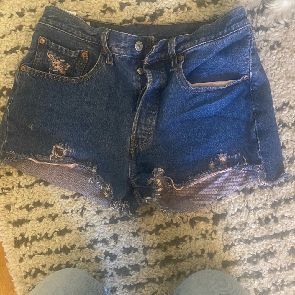 Levi’s 501 distressed short size 30